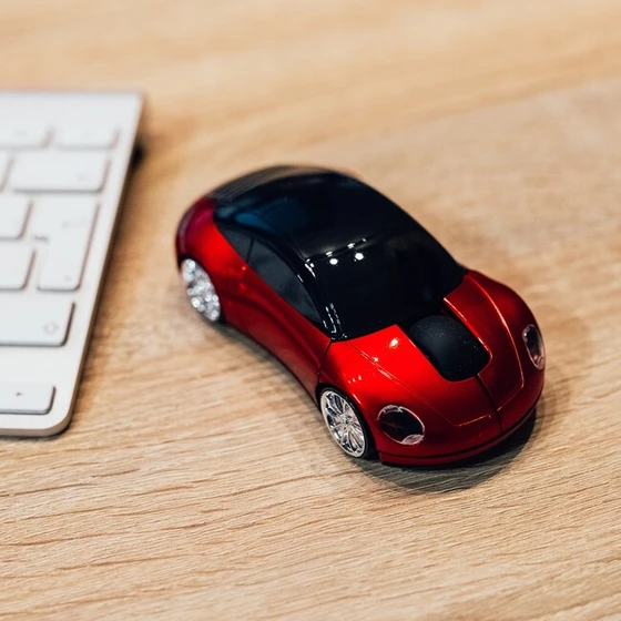Brezžična miška v obliki avtomobila  - rdeča
