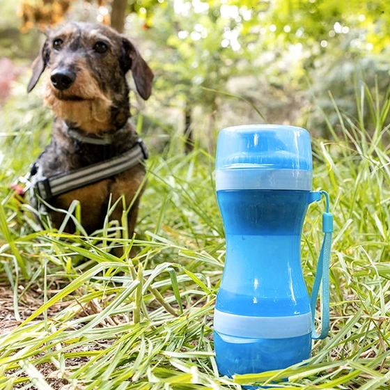 Steklenica za vodo in pasjo hrano 2v1