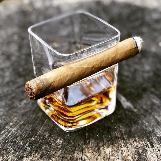 Kozarec za viski in cigare