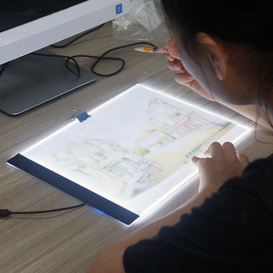 Osvetljena LED plošča za risanje