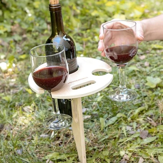 Zunanja zložljiva mizica za vino
